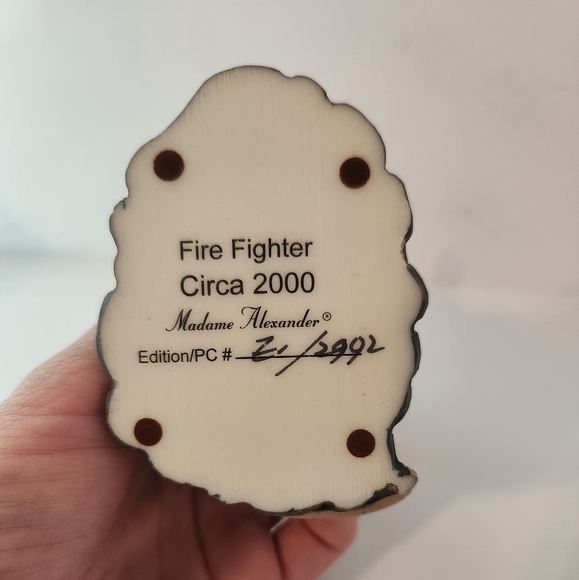 Madame Alexander Fire Fighter - Picture 9 of 9